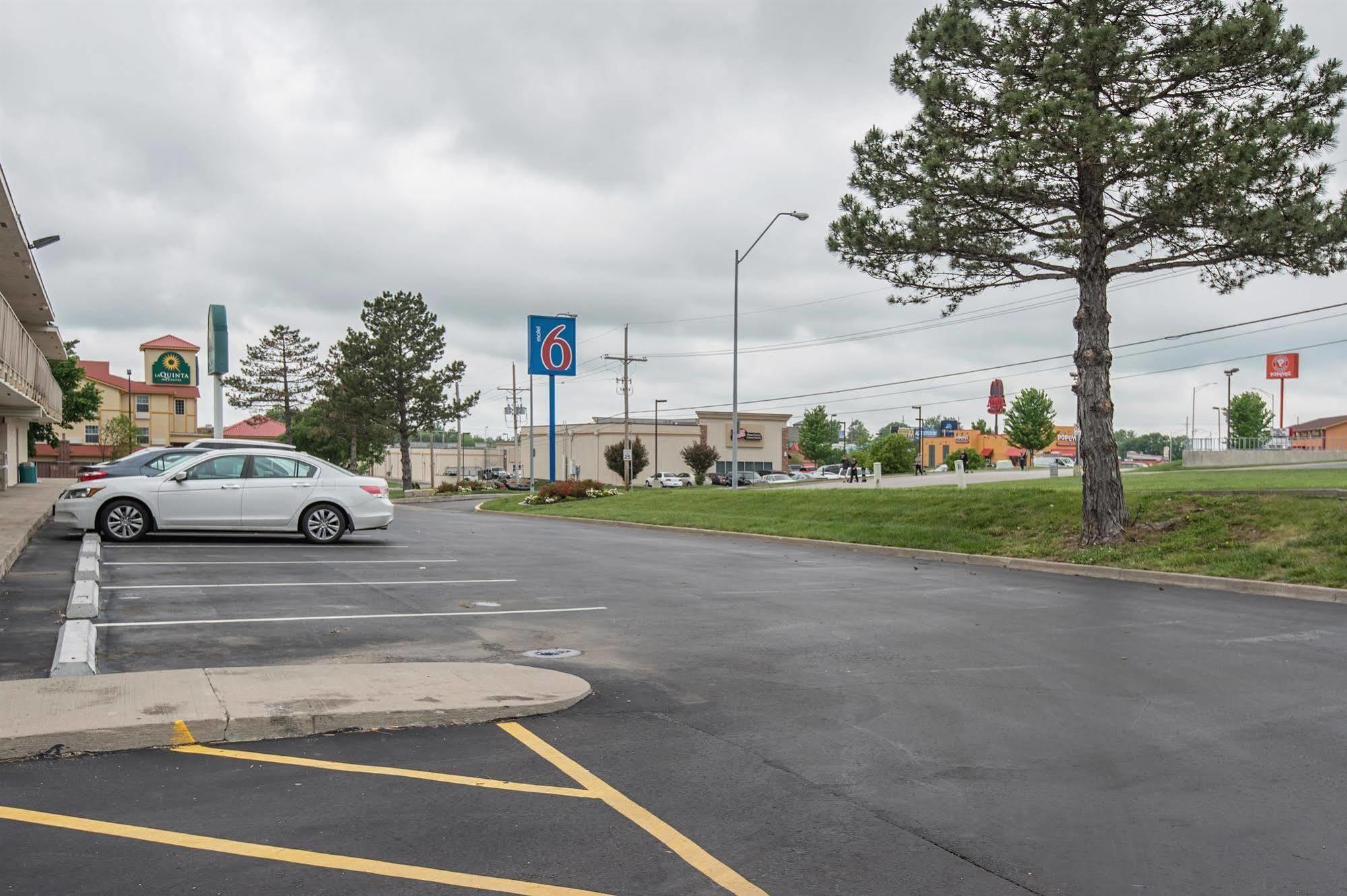 Motel 6 Kansas City, Mo - Airport 외부 사진