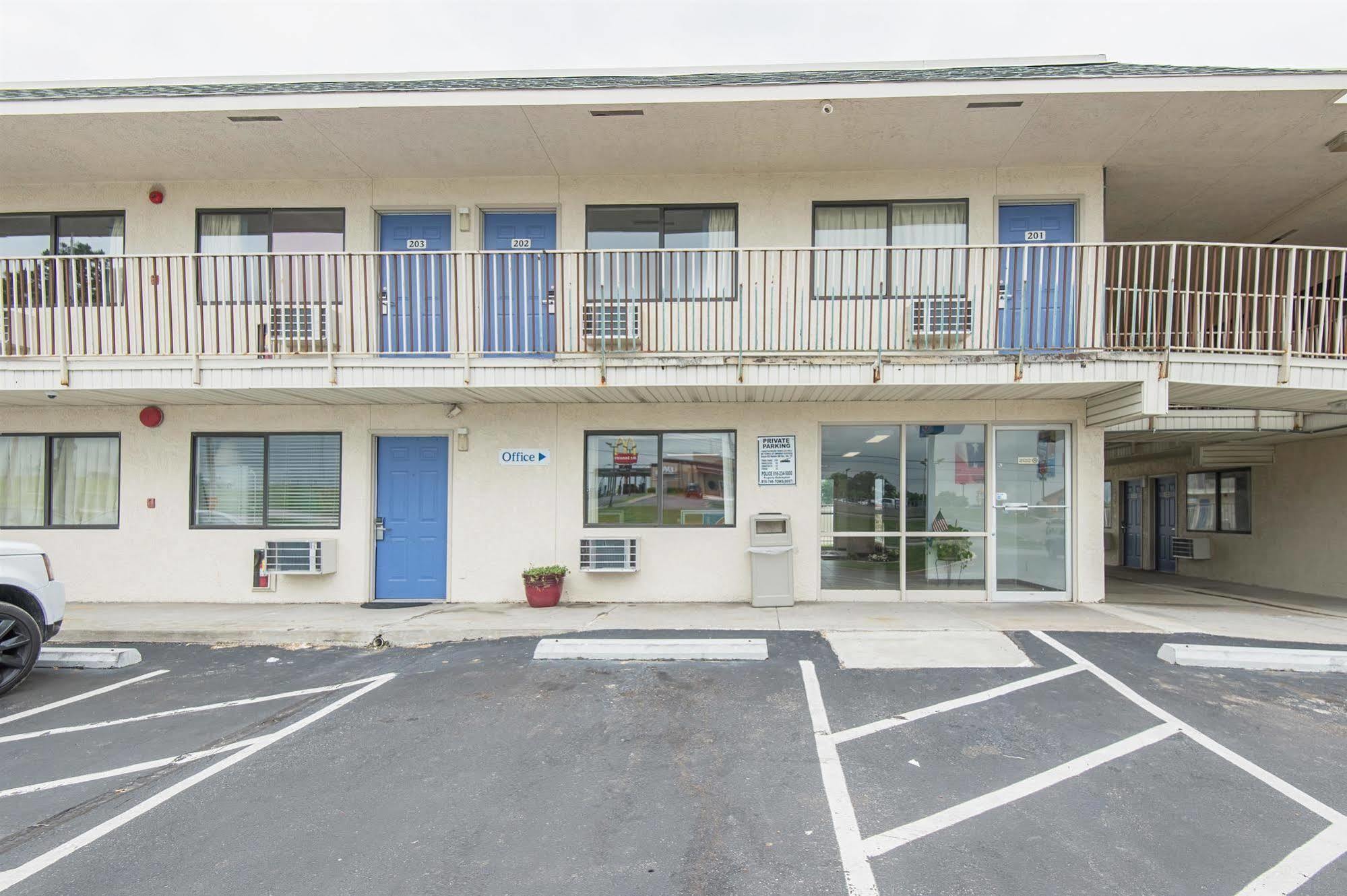 Motel 6 Kansas City, Mo - Airport 외부 사진
