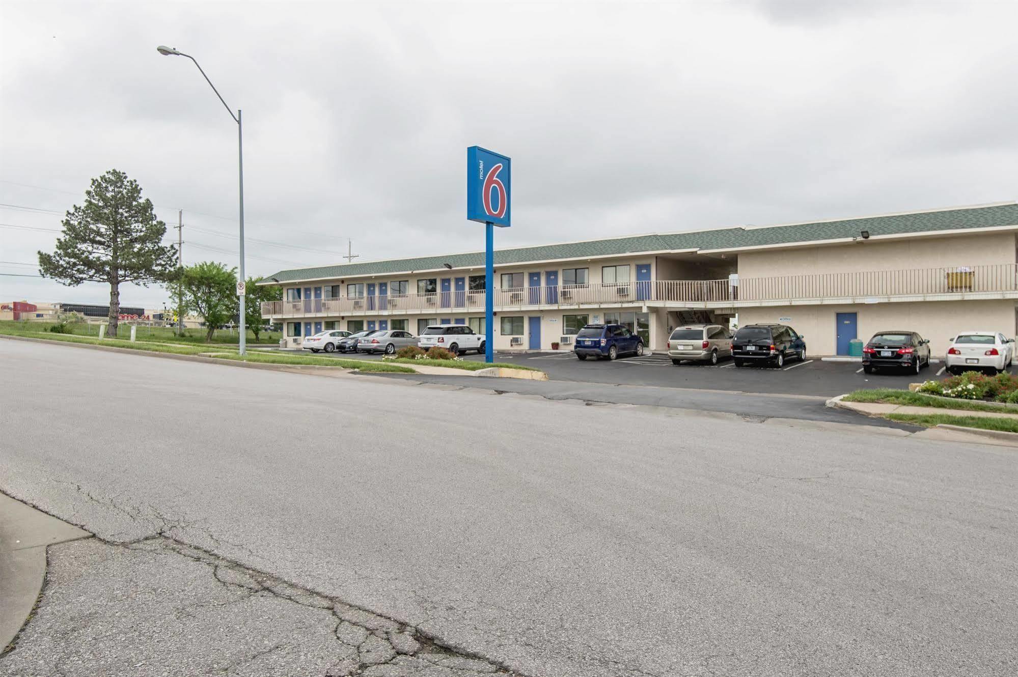 Motel 6 Kansas City, Mo - Airport 외부 사진