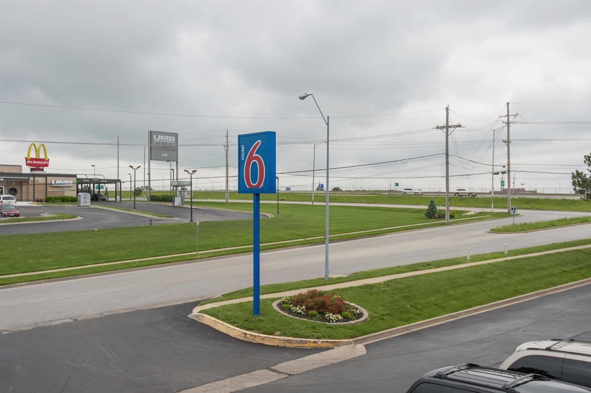 Motel 6 Kansas City, Mo - Airport 외부 사진