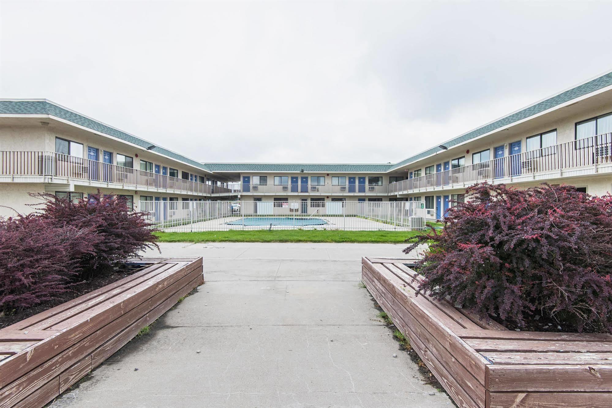 Motel 6 Kansas City, Mo - Airport 외부 사진