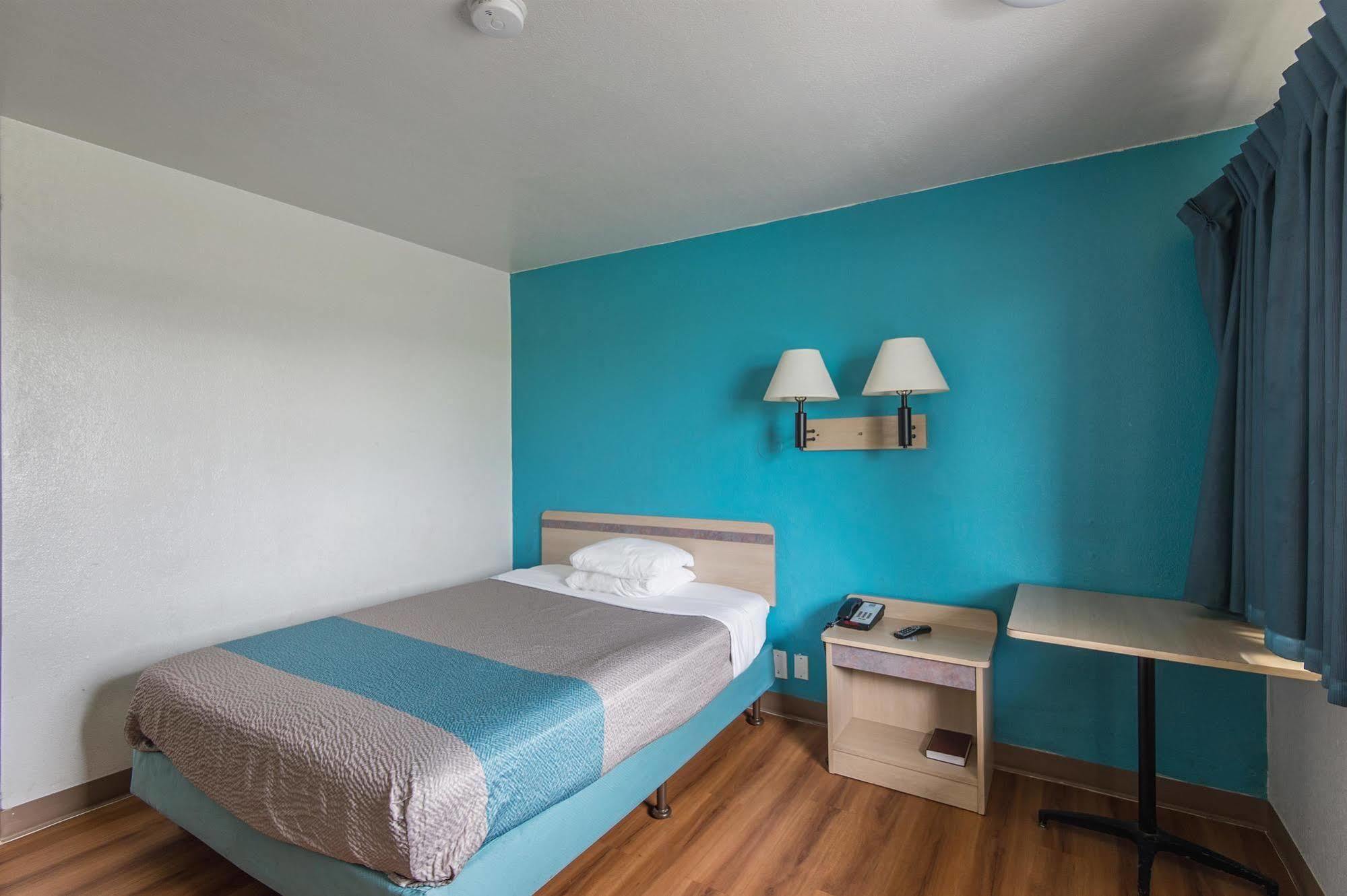 Motel 6 Kansas City, Mo - Airport 외부 사진