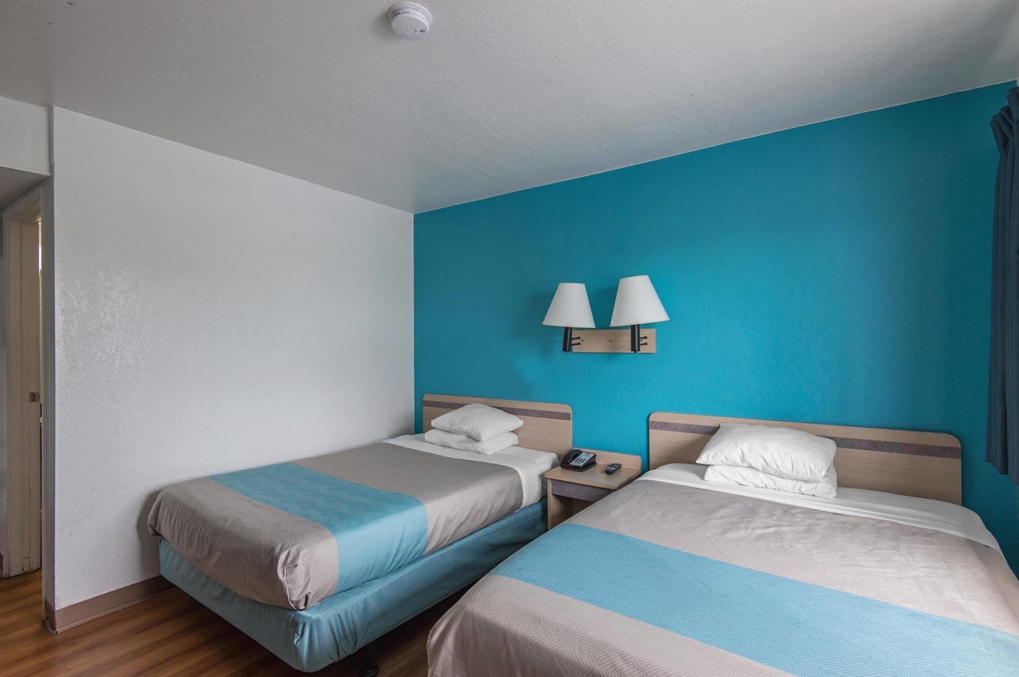 Motel 6 Kansas City, Mo - Airport 외부 사진