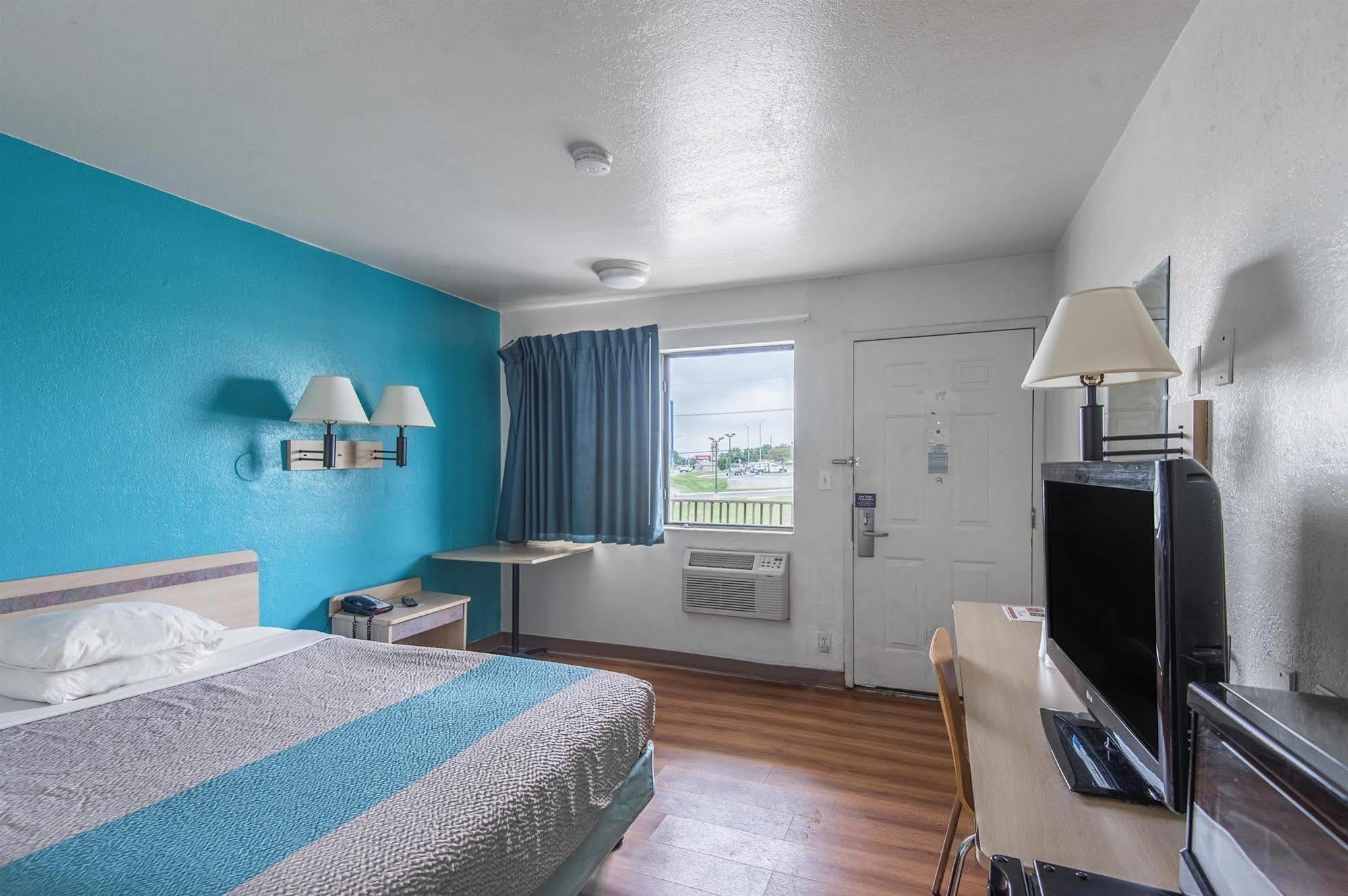Motel 6 Kansas City, Mo - Airport 외부 사진